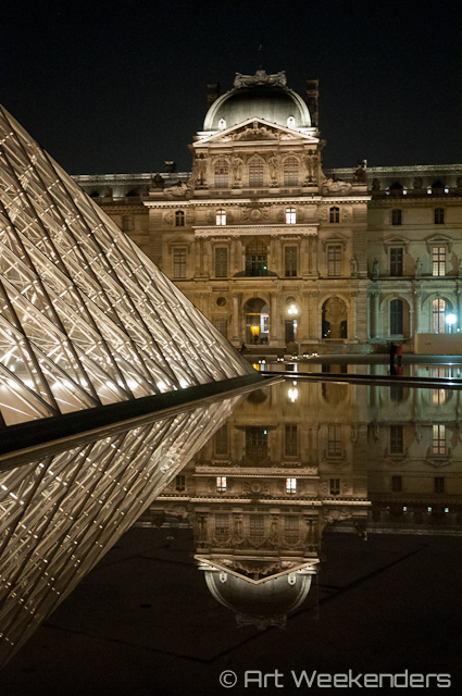 France-Paris-Louvre-museum-by-night