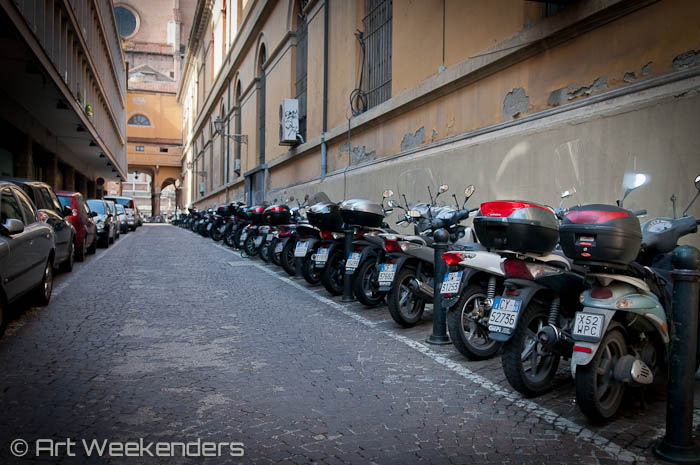 2014_Italy_Bologna_scooters_motorcycles