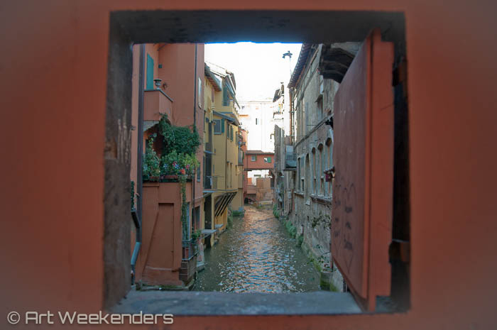 2014_Italy_Bologna_Via Piella_Window
